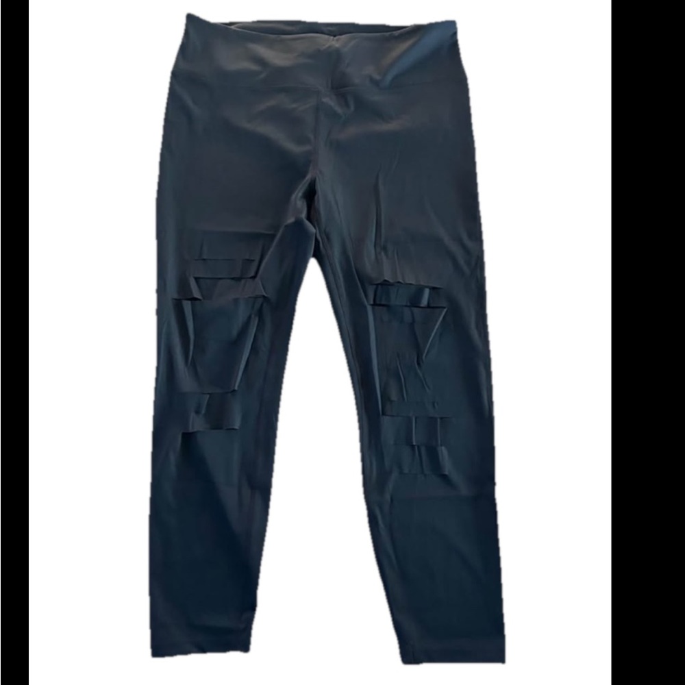 ZYIA Women’s 14/16 Black Pull On Distressed Cut Out Crop Active Leggings